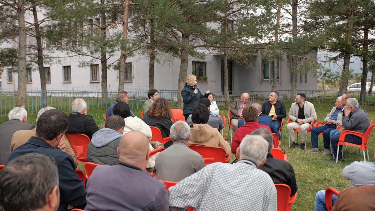 Ministrja Denaj takim me blegtorët në Korçë: Financim në masën 100% nga Skema Kombëtare e Mbështetjes